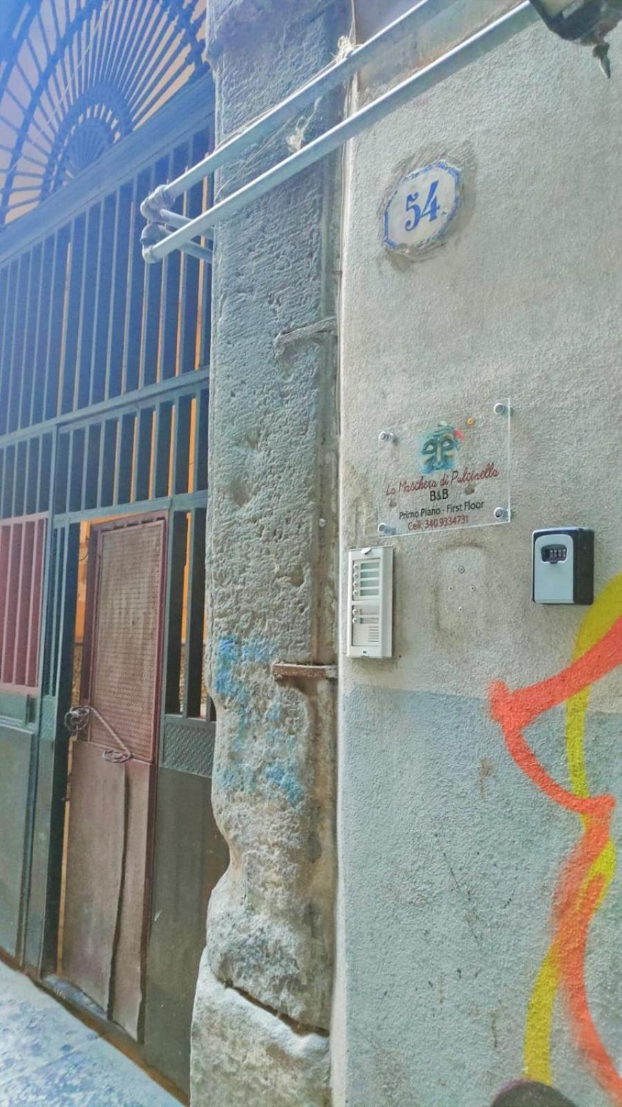 La Maschera Di Pulcinella Naples Luaran gambar